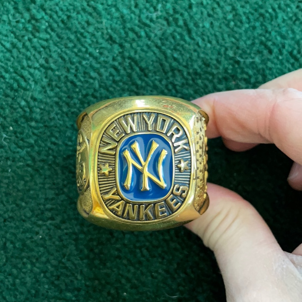 Yankees oversized ring